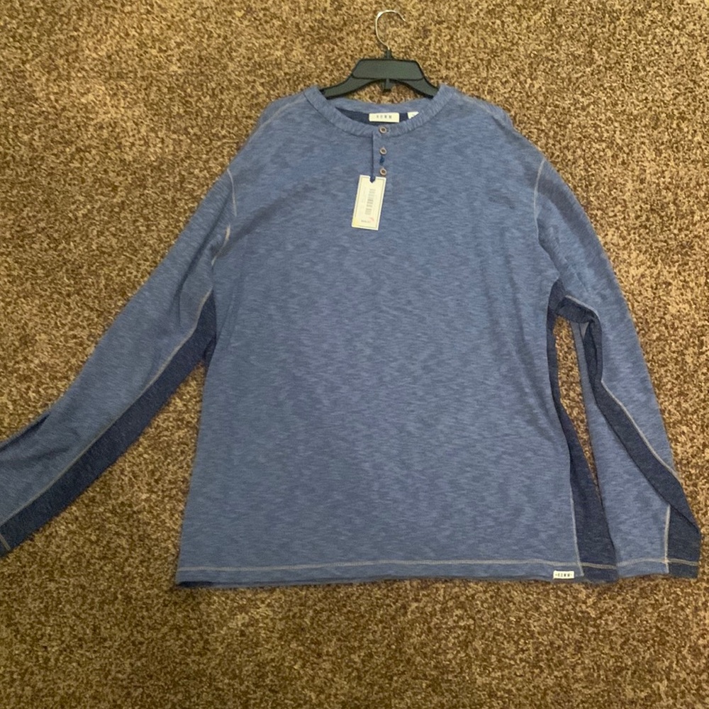Rowm brand men’s long sleeved shirt; blue/navy blue; XL; smoke free home